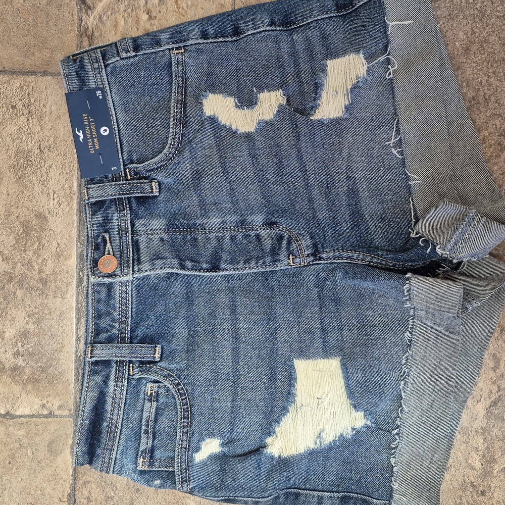 NWT Hollister Ultra Highrise Mom Short 3" Medium Blue Denim DestressedDetail W26